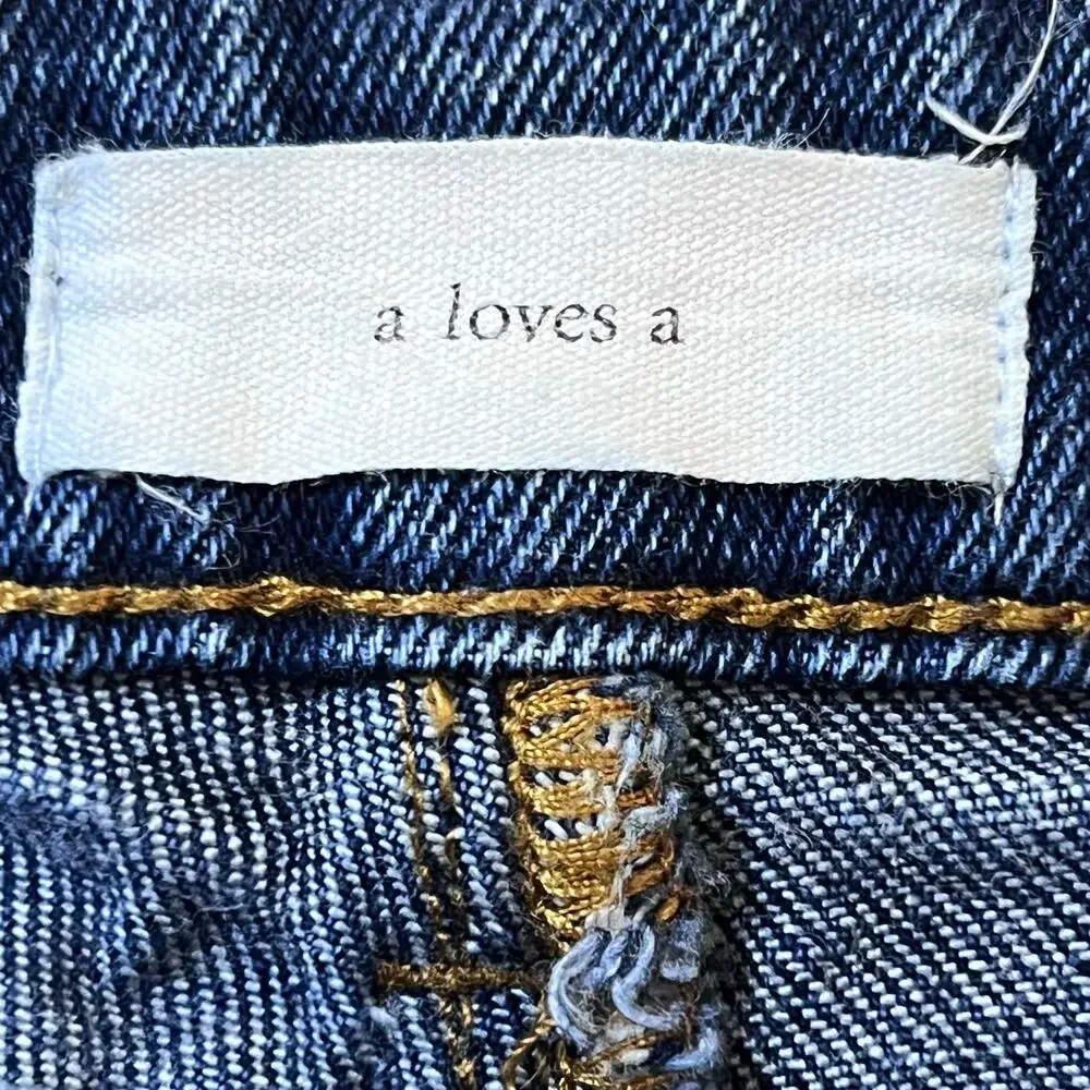 a loves a Women’s High-Rise Medium Wash Straight Leg Fringe Hem Jeans 27 EUC - Picture 11 of 16